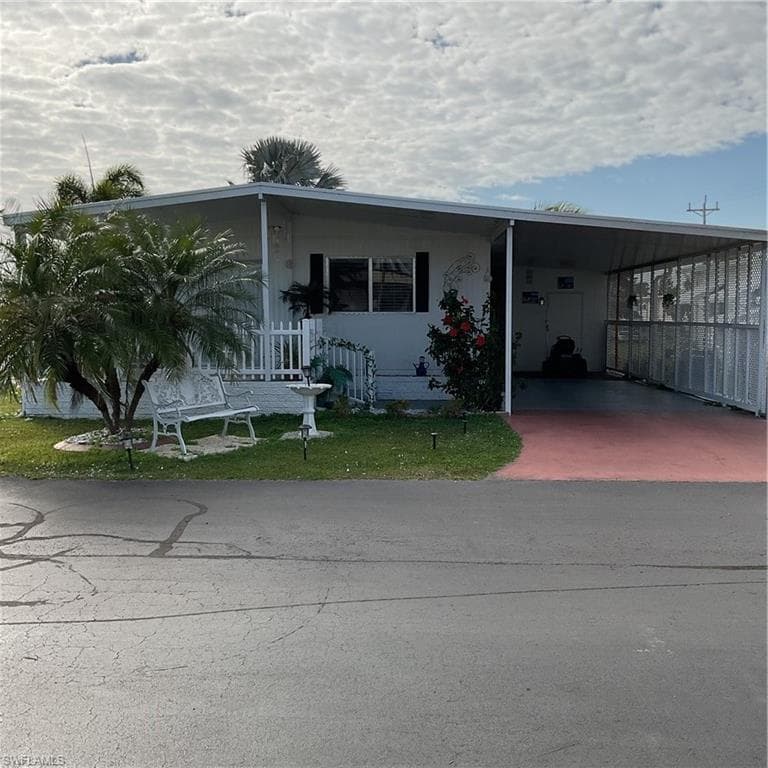 552 Freedom ST NORTH FORT MYERS, FL 33917