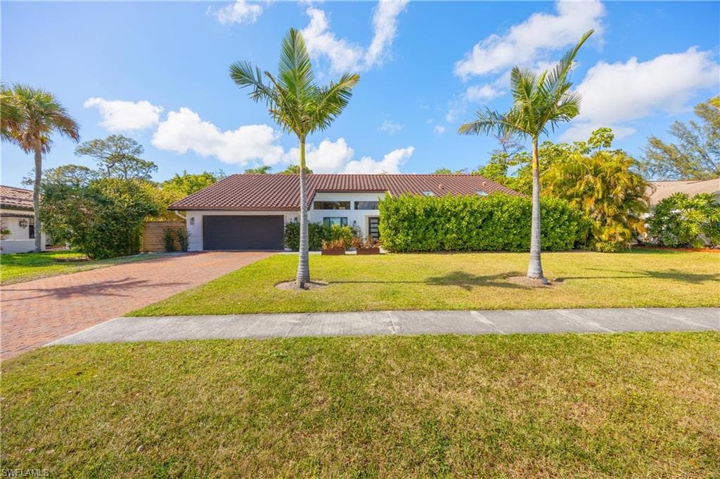 2323 Pine Woods CIR 13 NAPLES, FL 34105