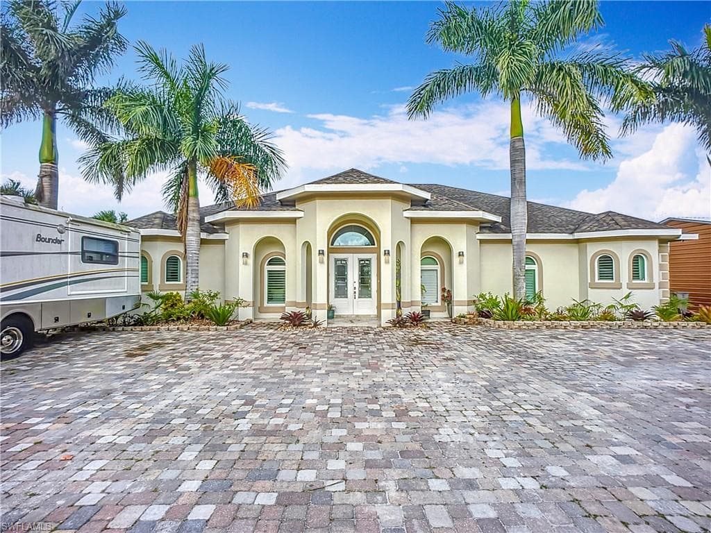 7684 County Rd 78 FORT DENAUD, FL 33935