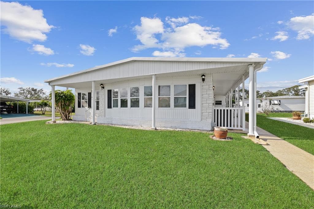 200 Village LN NORTH FORT MYERS, FL 33917