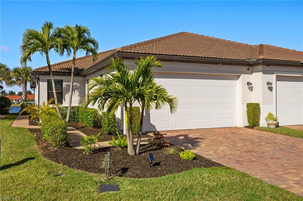 1561 Oceania DR S NAPLES, FL 34113