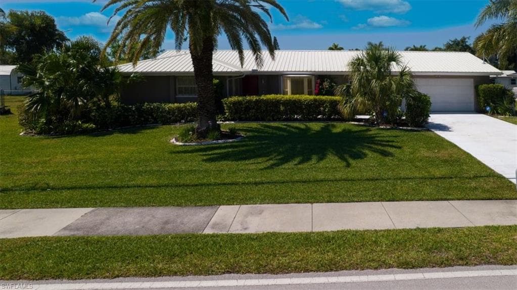 3724 Country Club BLVD CAPE CORAL, FL 33904