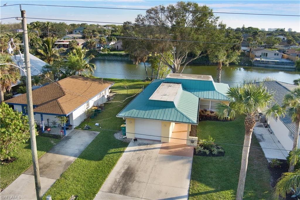 834 108th AVE N NAPLES, FL 34108