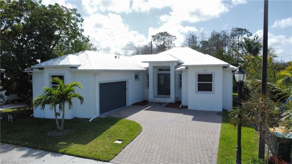 3252 Lunar ST NAPLES, FL 34112