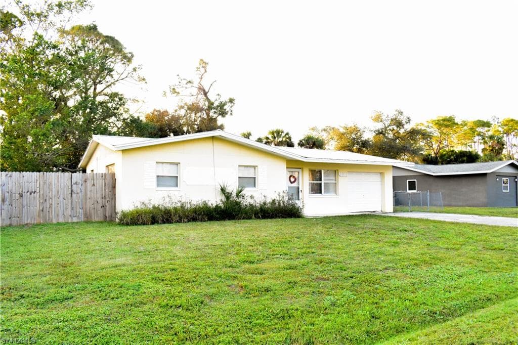 1811 Beachwood DR NORTH FORT MYERS, FL 33903