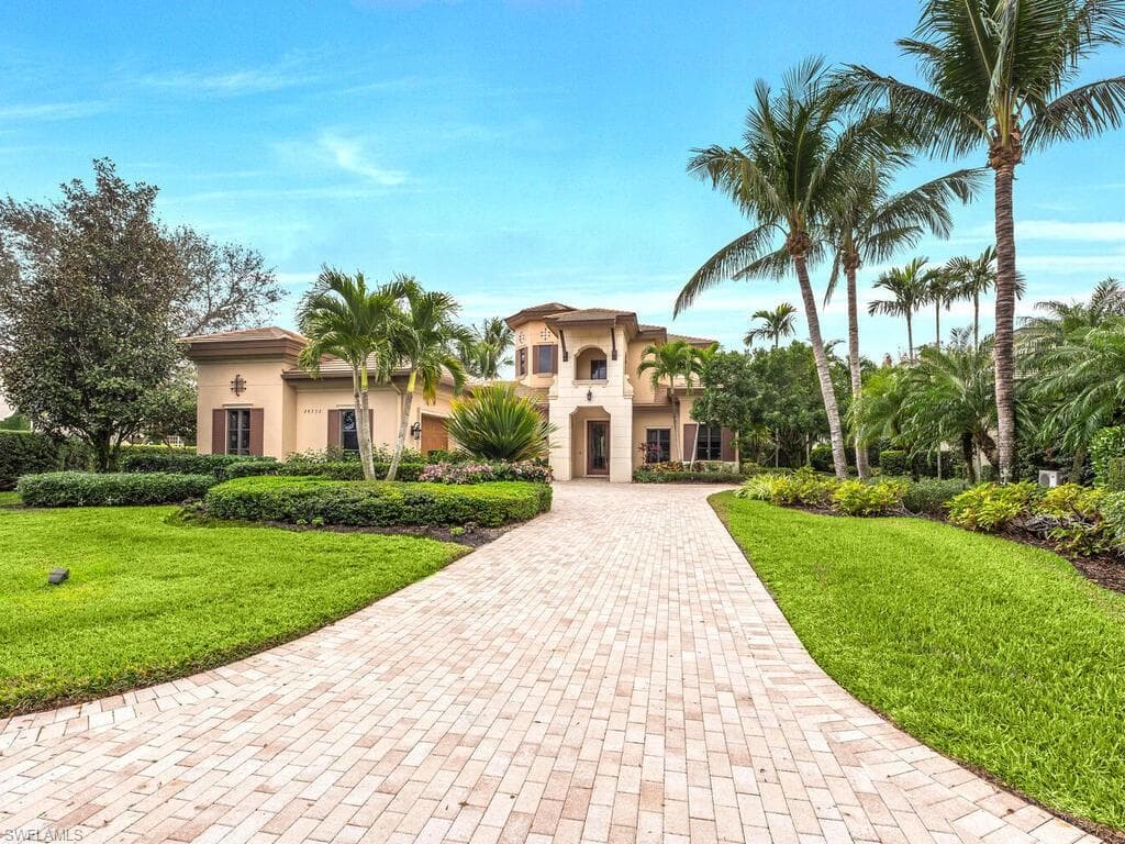 28732 La Caille DR NAPLES, FL 34119