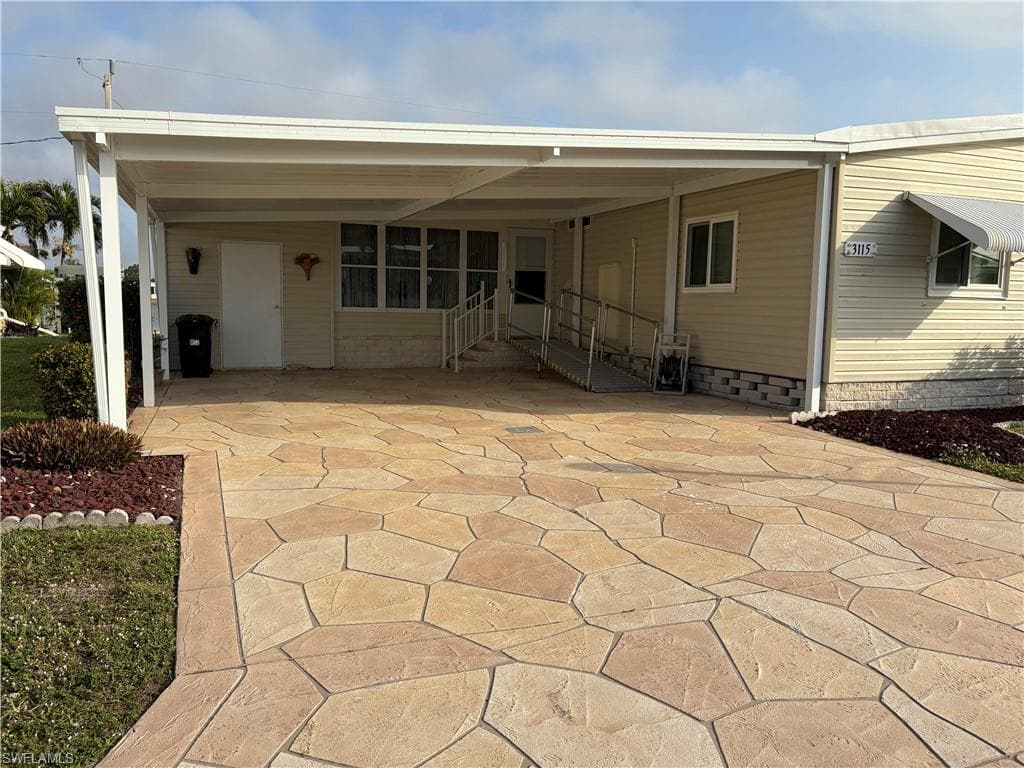 3115 Indian Village LN NORTH FORT MYERS, FL 33917