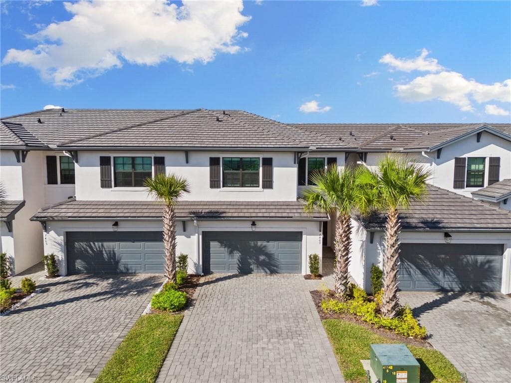 7469 Rockefeller DR NAPLES, FL 34119