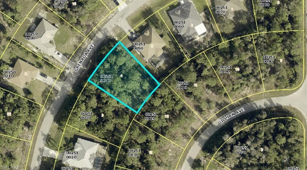 811 Grenada AVE LEHIGH ACRES, FL 33974