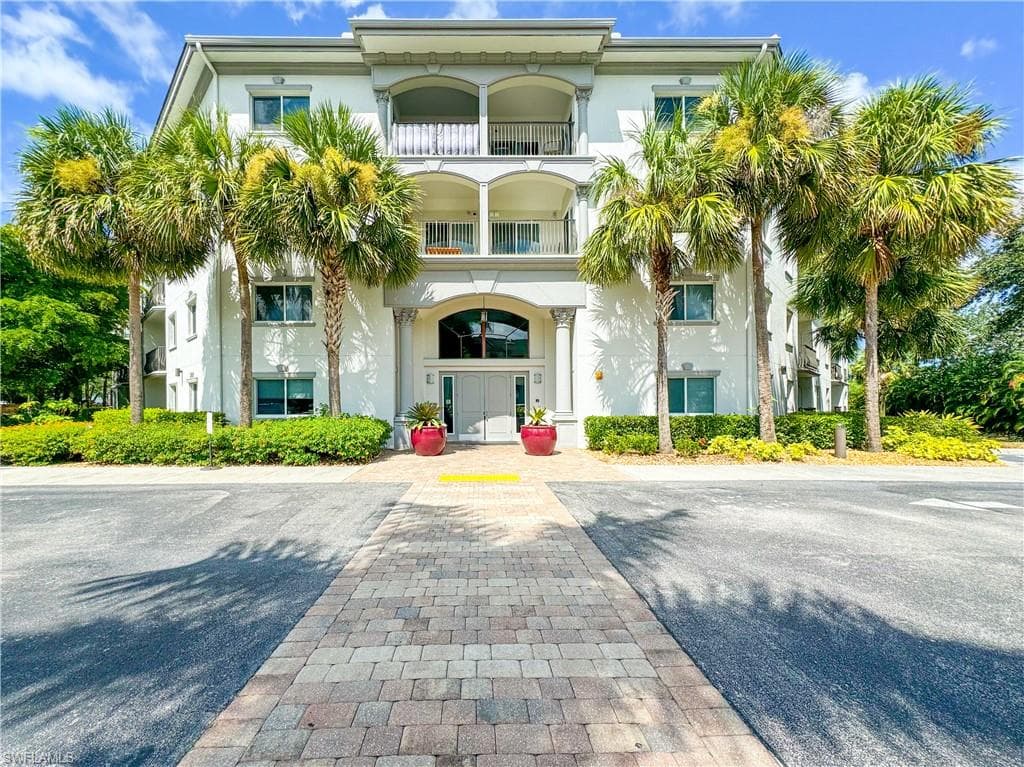 1100 Pine Ridge RD B106 NAPLES, FL 34108