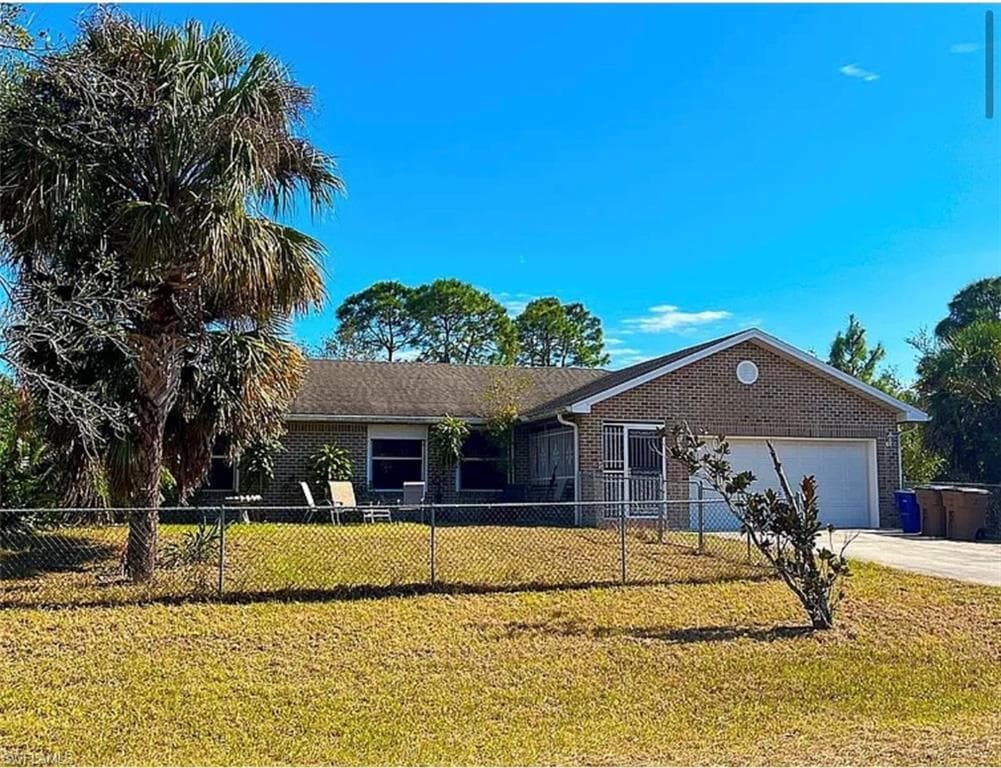 406 Henry AVE LEHIGH ACRES, FL 33972