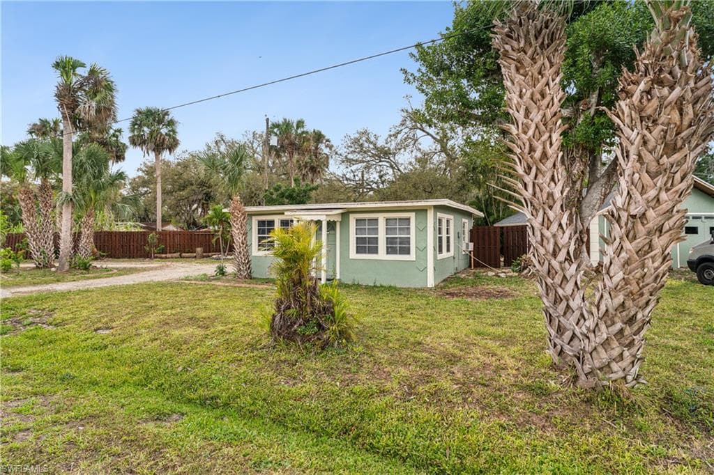230 Kingston DR FORT MYERS, FL 33905