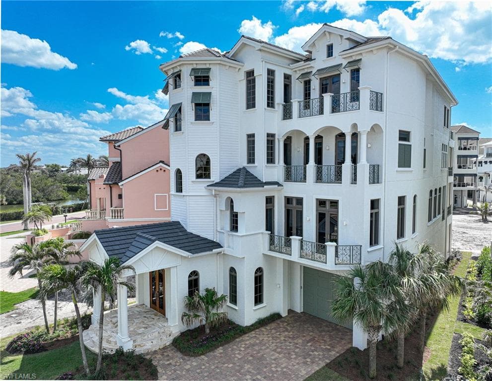 104 Bonaire LN BONITA SPRINGS, FL 34134