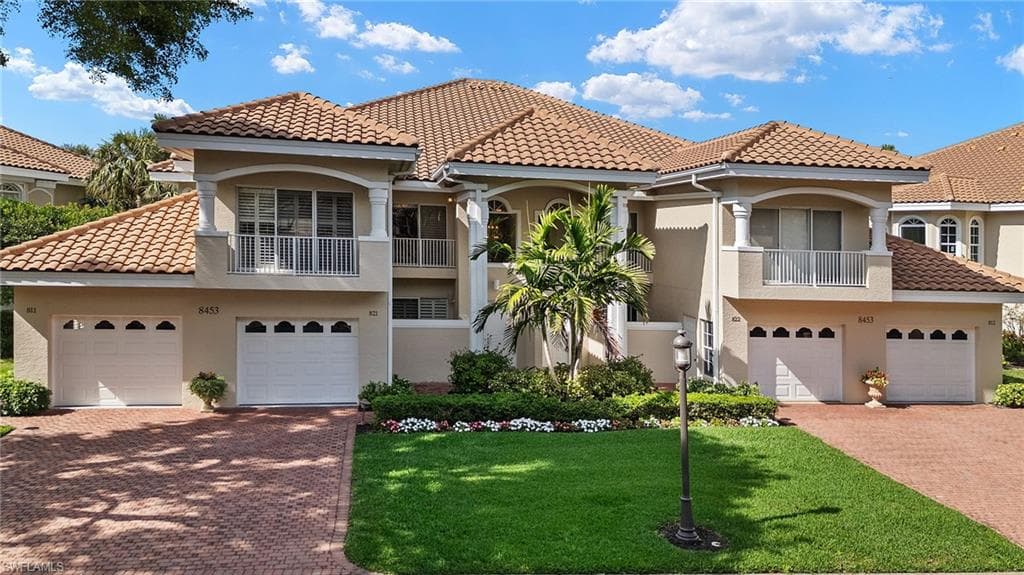8453 ABBINGTON CIR 821 NAPLES, FL 34108