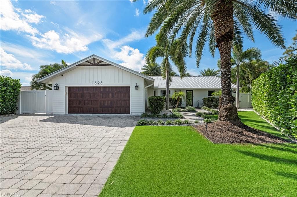 1523 Happolo LN NAPLES, FL 34105