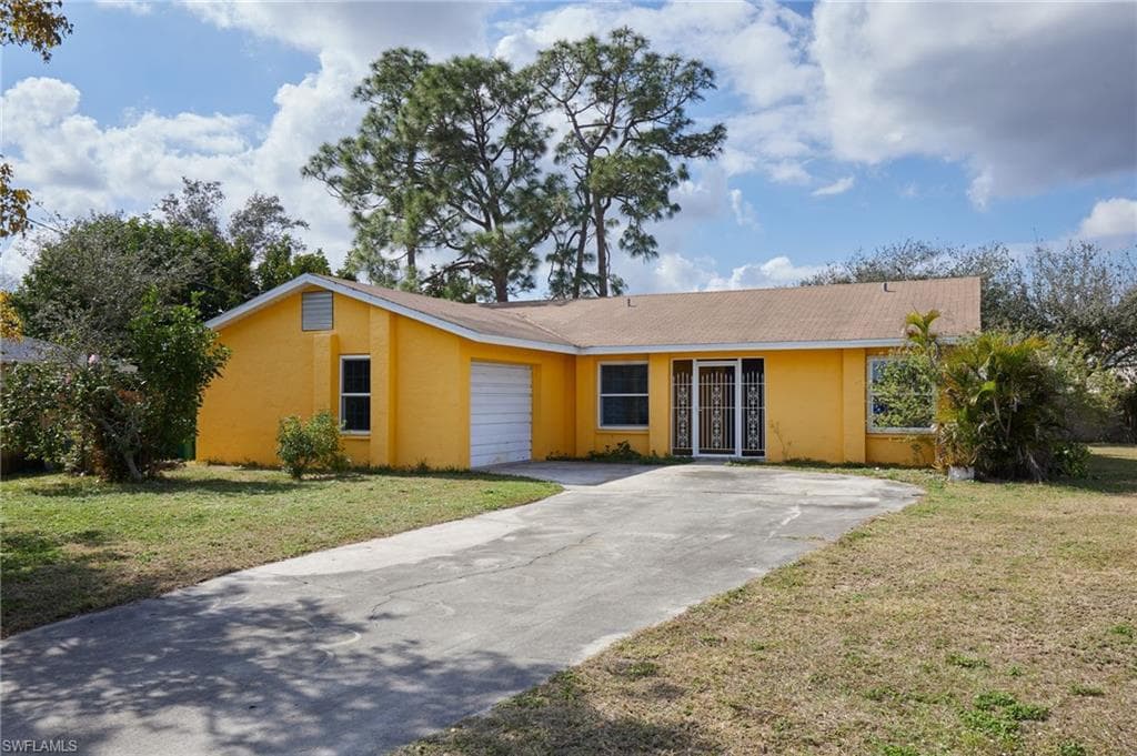 652 NE 15th CT CAPE CORAL, FL 33909