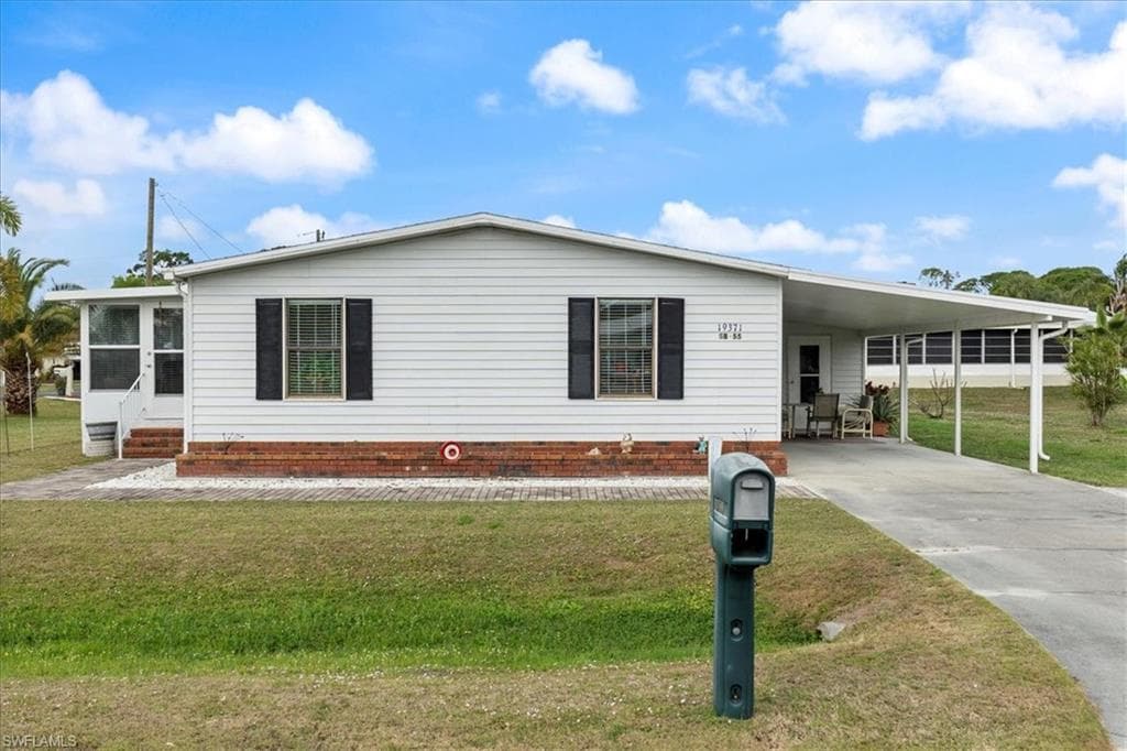 19371 Pony LN NORTH FORT MYERS, FL 33903