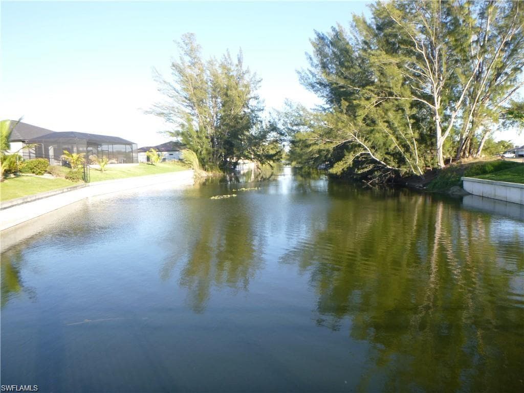 1521 SW 28th TER CAPE CORAL, FL 33914