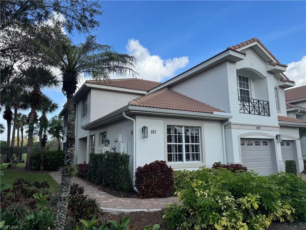 1570 Winding Oaks WAY 101 NAPLES, FL 34114
