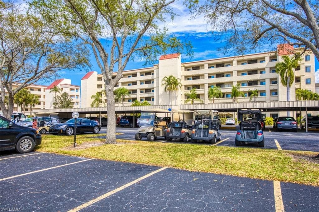 7406 Lake Breeze DR 416 FORT MYERS, FL 33907
