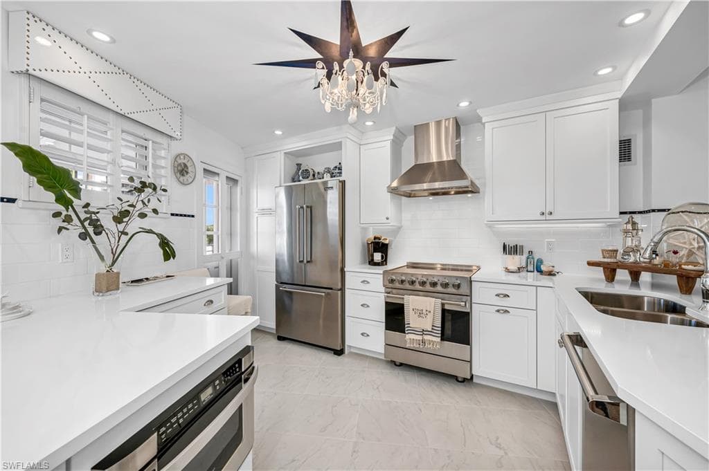 2401 Gulf Shore BLVD N 33 NAPLES, FL 34103