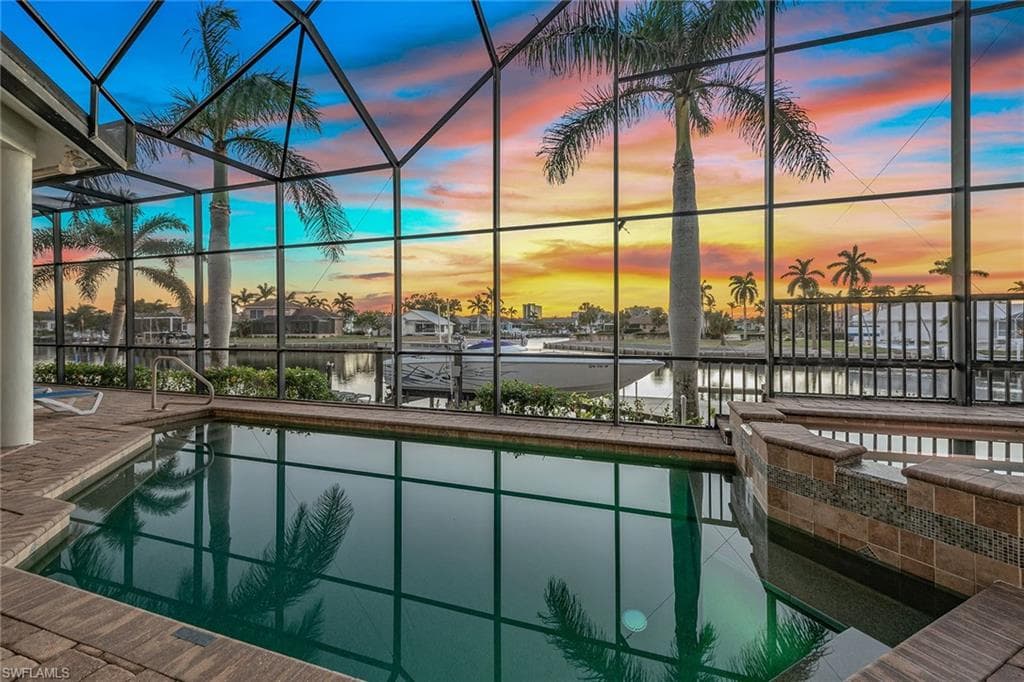 330 Edgewater CT MARCO ISLAND, FL 34145