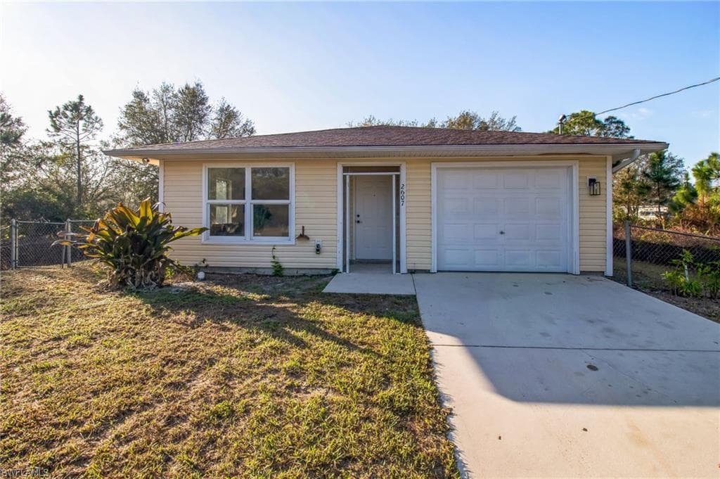 2607 67th ST W LEHIGH ACRES, FL 33971