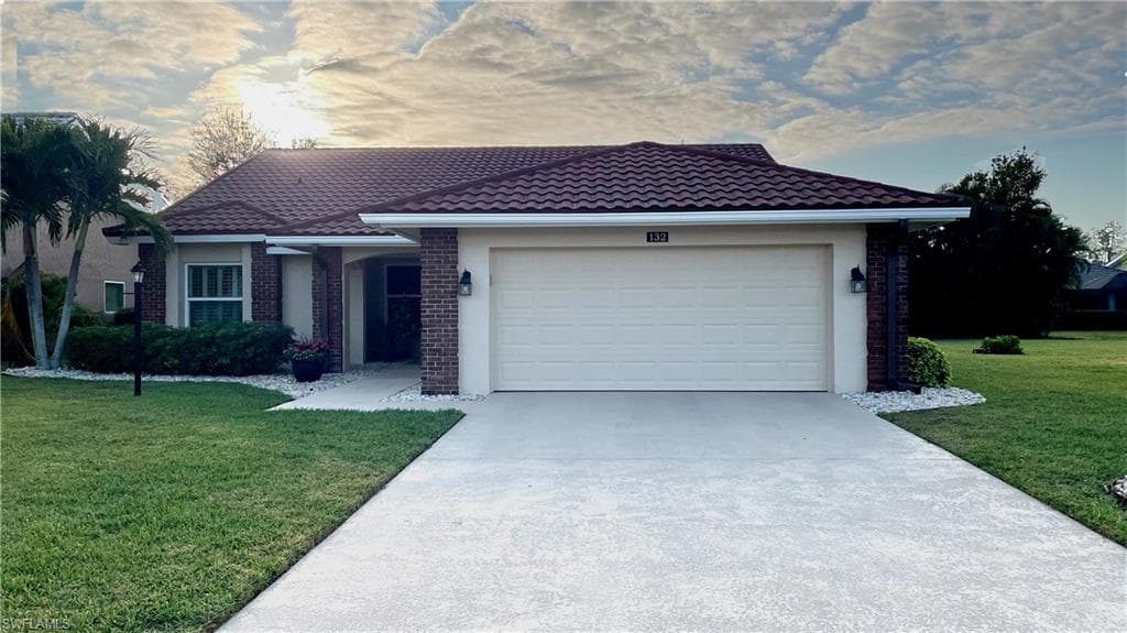 132 Granville CT NAPLES, FL 34104