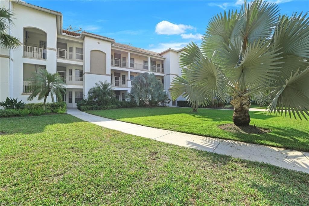 8267 Parkstone PL E 104 NAPLES, FL 34120