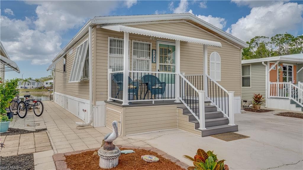 137 Amble DR NORTH FORT MYERS, FL 33903