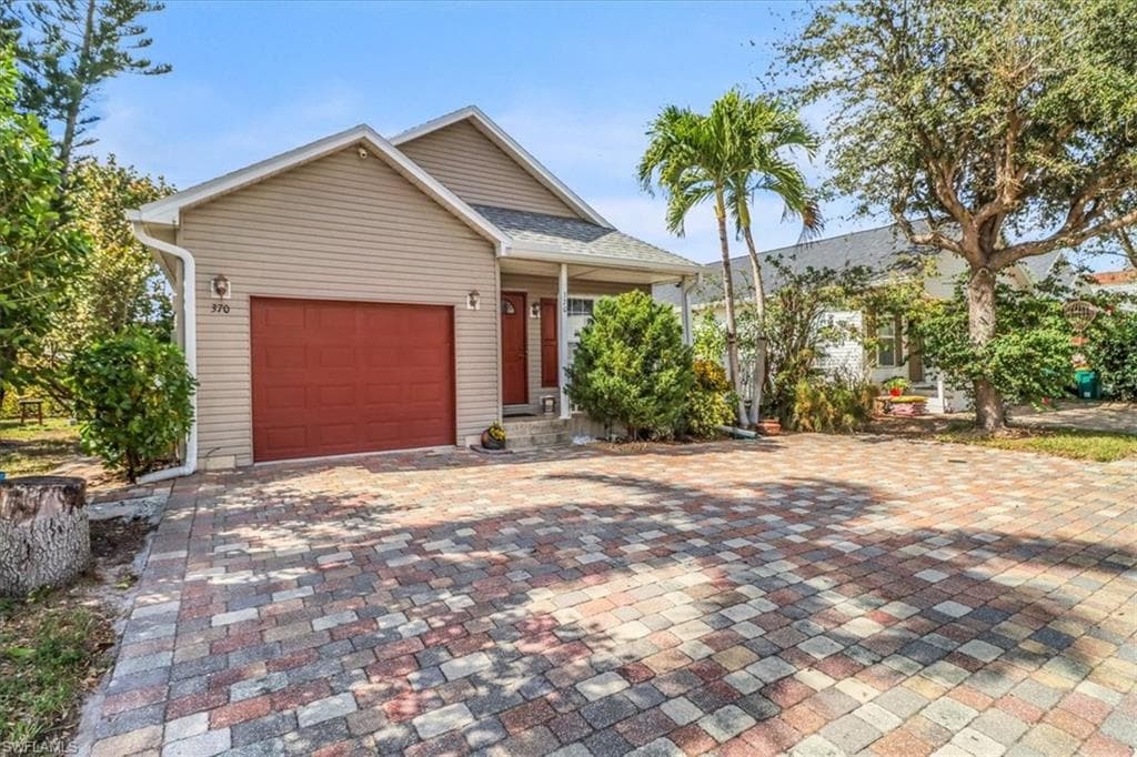 370 Leawood CIR NAPLES, FL 34104