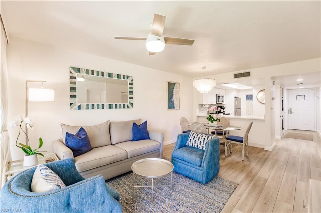 600 Neapolitan WAY 220 NAPLES, FL 34103
