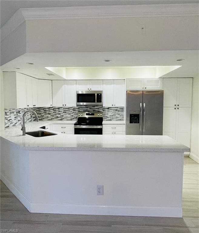 2671 citrus lake DR E-102 NAPLES, FL 34109