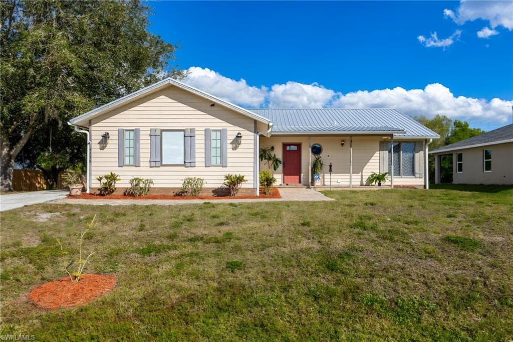 6136 Higgins AVE FORT MYERS, FL 33905