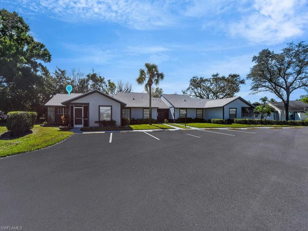 10437 New Bedford CT LEHIGH ACRES, FL 33936