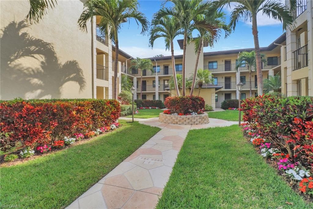 219 Fox Glen DR 1101 NAPLES, FL 34104