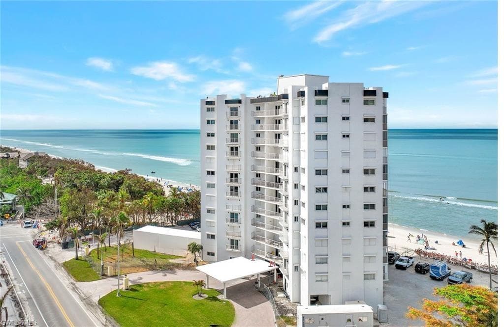 9051 Gulf Shore DR 202 NAPLES, FL 34108