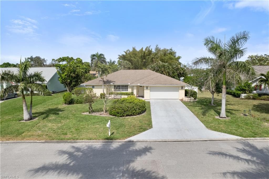 159 Oakwood CT NAPLES, FL 34110