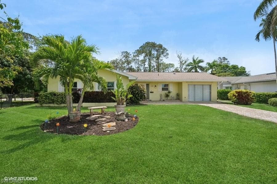 2228 Poinciana DR NAPLES, FL 34105