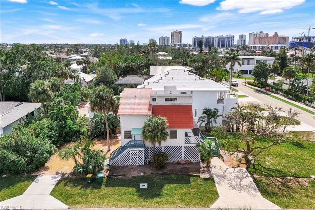 9780 Vanderbilt DR NAPLES, FL 34108
