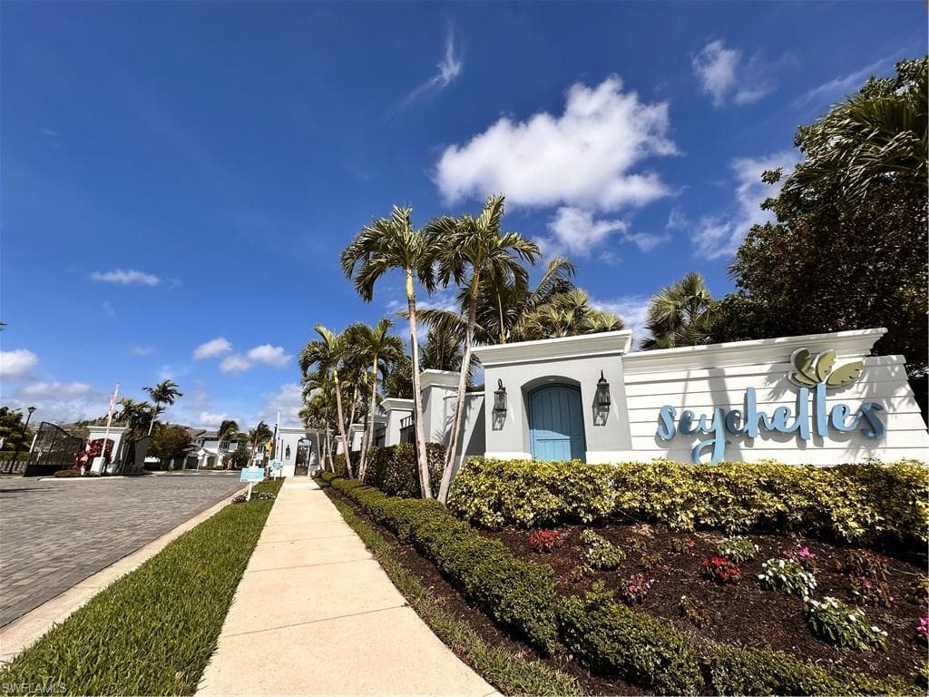 2646 Seychelles CIR 2701 NAPLES, FL 34112