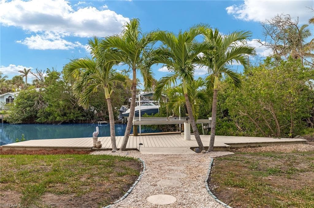 5869 Pine Tree DR SANIBEL, FL 33957