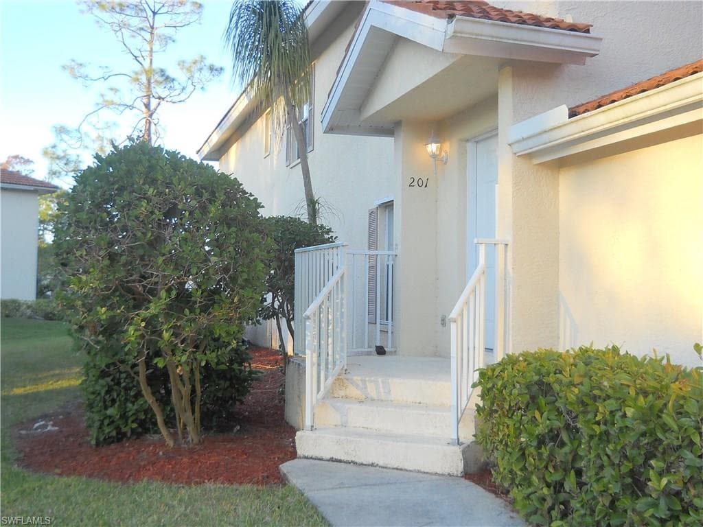 230 Robin Hood CIR 201 NAPLES, FL 34104
