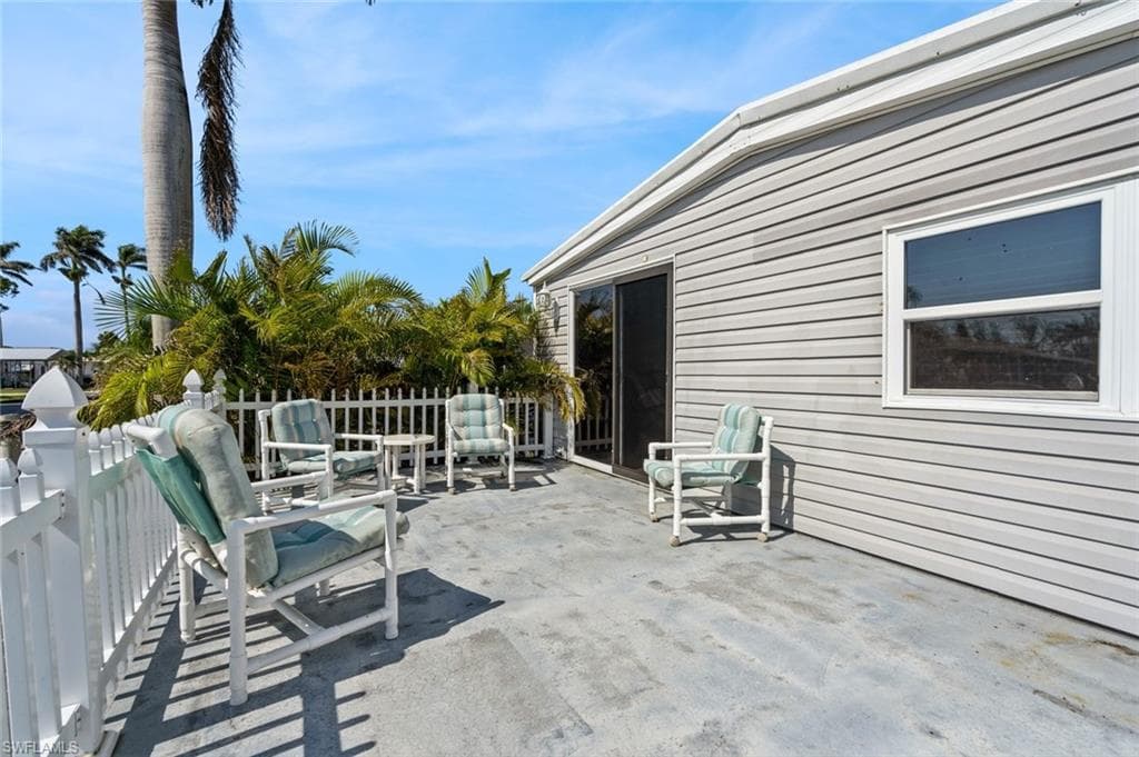 12170 Palm DR FORT MYERS, FL 33908
