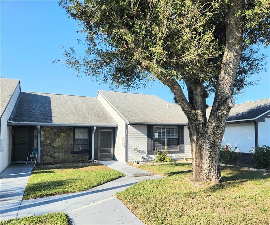 10523 Putnam CT LEHIGH ACRES, FL 33936