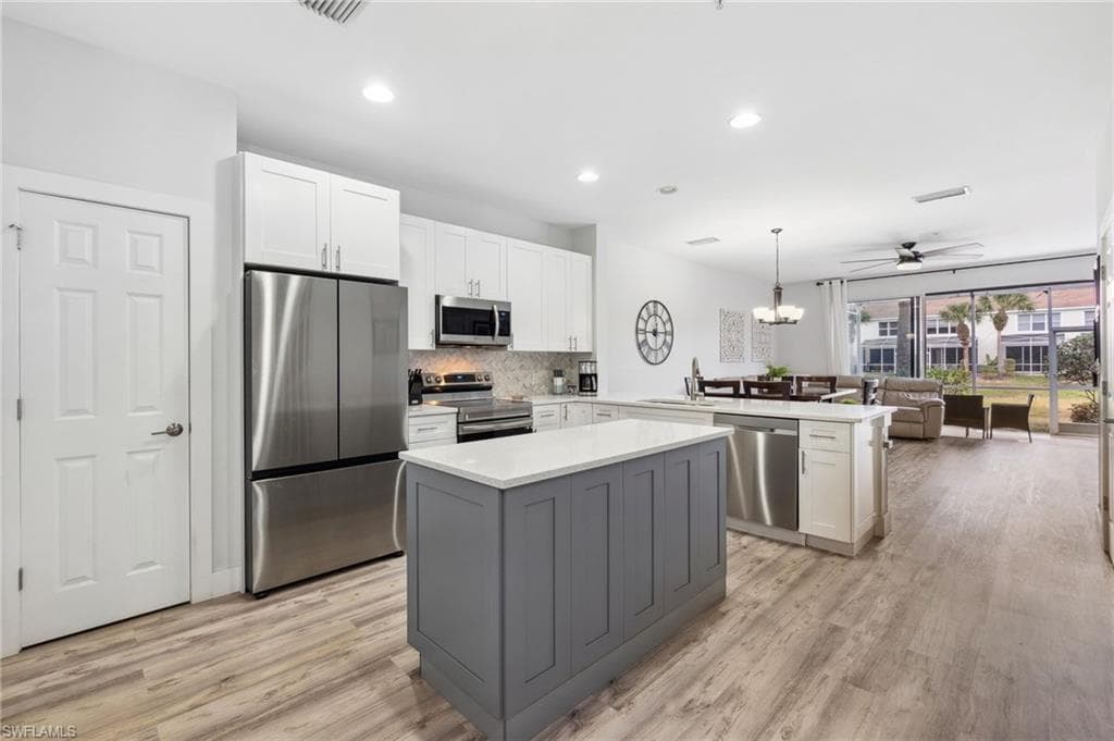 949 Hampton CIR 111 NAPLES, FL 34105