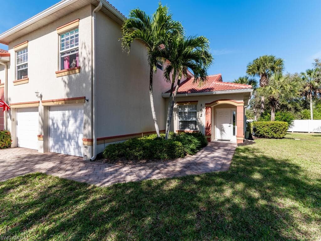 25058 Peacock LN 102 NAPLES, FL 34114