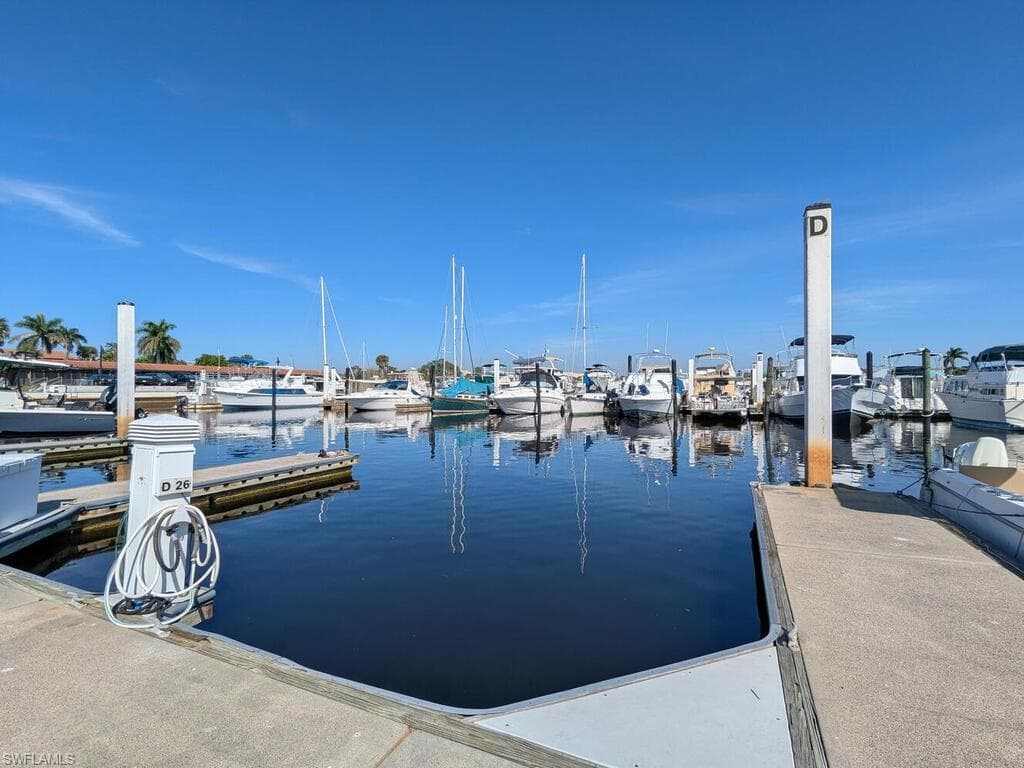 525 Newport DR NAPLES, FL 34114