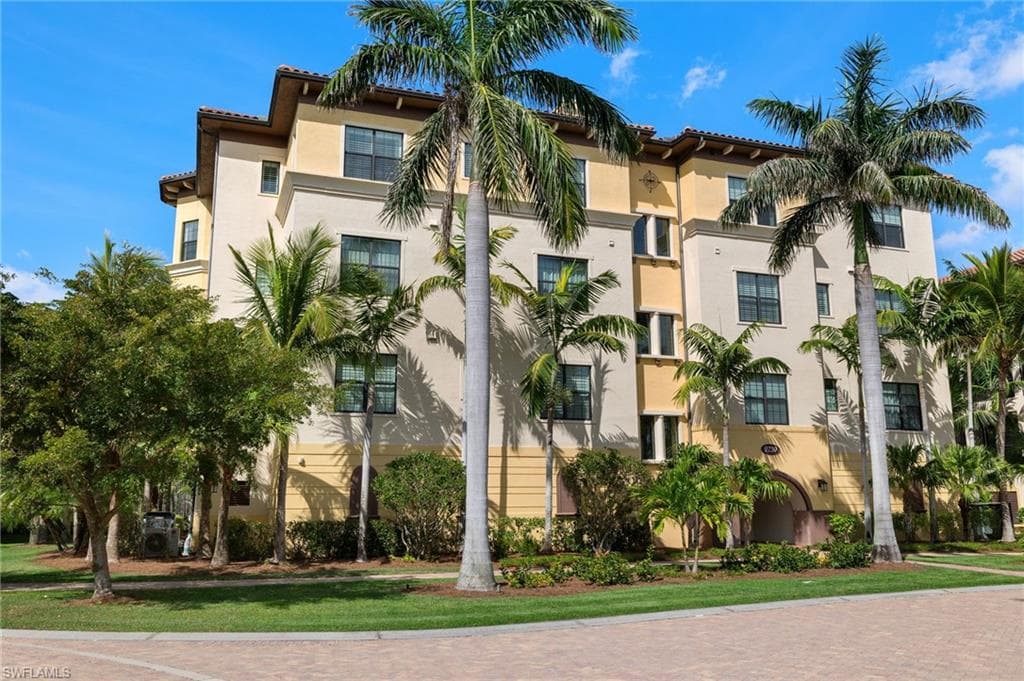 2739 TIBURON BLVD E 301 NAPLES, FL 34109