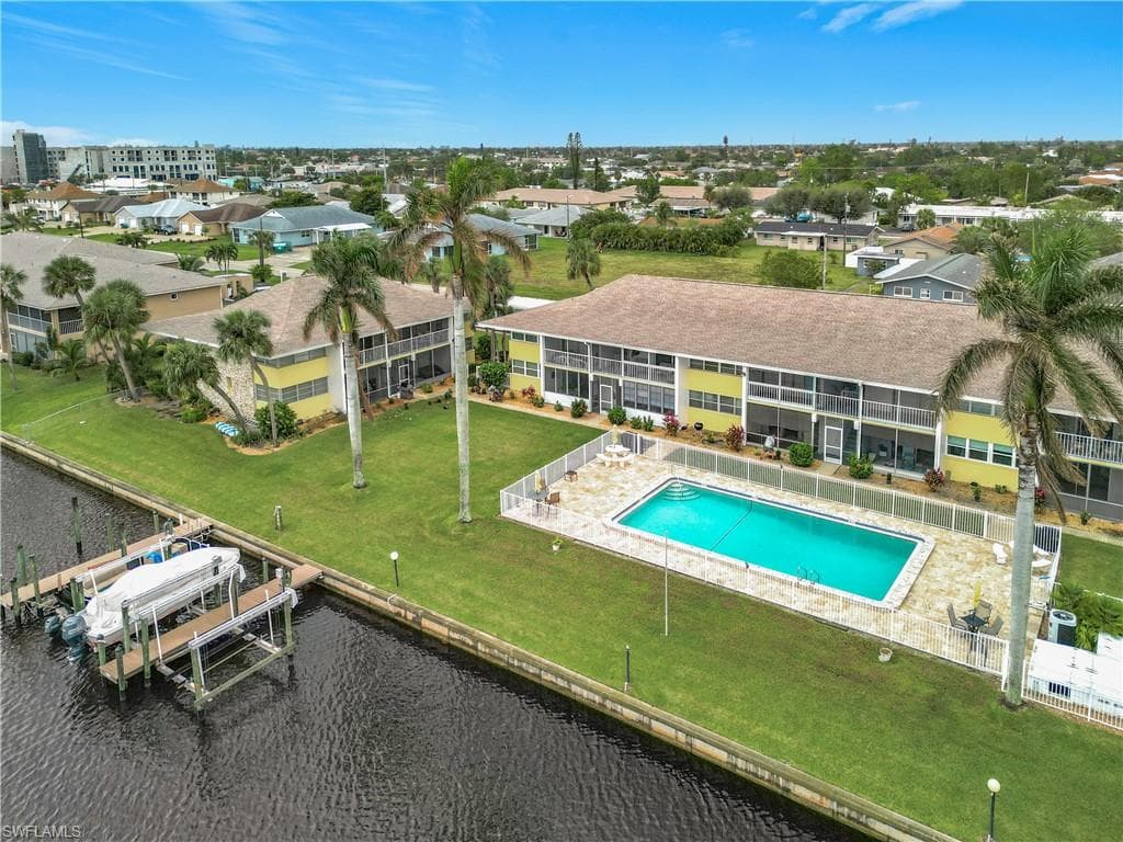 4613 5th AVE 108 CAPE CORAL, FL 33904
